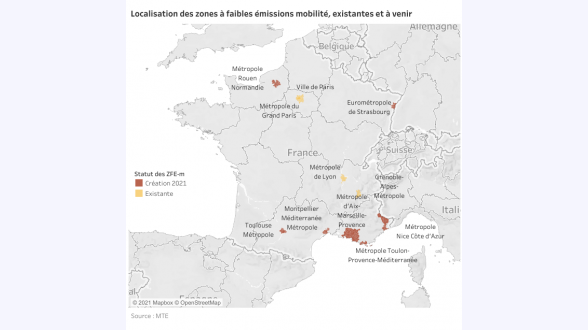 Chiffres clés du transport - Édition 2021 {{Impact environnemental des transports}} En 25 ans, les émissions de gaz à effet de serre dues aux transports ont augmenté de 2,7 % 31 % des émissions françaises de gaz à effet de serre proviennent des transports (périmètre Kyoto) 94 % des émissions de C02 du transport proviennent du transport routier en 2019 {{Économie}} {{{** Dépense totale}}} 438,2 milliards d'euros en 2019, soit 18,1 % du PIB {{{** Emplois salariés}}} 1,4 million d'emplois salariés (hors intérim), soit 12,1 % des salariés du secteur tertiaire marchand {{{** Entreprises}}} 174 782 entreprises de transport et entreposage (au 31 décembre 2018), soit 7,5 % de la production française (hors agriculture) {{Mobilité des Français}} Transport de voyageurs Véhicules particuliers : 80,8 % Transports ferrés : 11,4 % Autocars, autobus et tramways : 6,2 % Transport aérien : 1,6 % {{Dépenses de transport}} Les Français consacrent 187,4 milliards d'euros aux dépenses de transport, soit 15 % de la consommation totale du ménage {{Infrastructures}} {{{** Métros, RER, tramways (hors trains)}}} x 3,4 en 20 ans 1998 : 536 kilomètres 2018 : 1 805 kilomètres {{{** Voies ferrées}}} - 13,4 % en 20 ans 1999 : 31 700 kilomètres 2019 : 27 500 kilomètres {{{** Routes (hors DOM)}}} + 11,2 % en 20 ans 1999 : 980 500 kilomètres 2019 : 1 090 700 kilomètres {{{** Pistes cyclables et voies vertes}}} x 2,5 en 5 ans 17 500 km en 2019 {{Transport de marchandises}} 362 milliards de tonnes-kilomètres (hors oléoducs) de marchandises en 2019 Routier : 89,0 % Ferroviaire : 9,0 % Fluvial : 2,0 % L'activité des ports français représente 360 millions de tonnes de marchandises (entrantes et sortantes) en 2019 