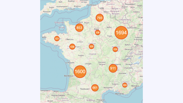 {{{**Gestes de travaux et rénovations globales aidés par MaPrimeRénov'}}} Dossiers engagés en 2022 en France métropolitaine. Sources: Anah, fichiers détaillés 2020, 2021 et 2022 ; taxe d'habitation. Calculs SDES Présentation des valeurs selon: Nombre de logements / Économies d'énergie (en TWh/an) / Économies d'énergie par logement (en MWh/an) / Réduction de GES (en Mt équivalent CO<sub>2</sub>/an) {{Détail des 4 modalités du dispositif:}} -* MaPrimeRénov'«classique» dont 1~700 logements bénéficiant du forfait «rénovation globale»: 602~000 logements / 3,7~TWh/an / 6,2~MWh/an / 1,56~Mt équivalent CO<sub>2</sub>/an -* MaPrimeRénov' Sérénité (propriétaires occupants): 34~000 logements / 0,61~TWh/an | 18,0~MWh/an / non disponible -* Loc'Avantages avec travaux de rénovation énergétique (propriétaires bailleurs): 4~000 logements / 0,07~TWh/an / 17,2~MWh/an / non disponible -* MaPrimeRénov' Copropriétés: 26~000 logements / 0,21~TWh/an / 8,2~MWh/an / non disponible. {{Total pour toutes aides MaPrimeRénov': 666~000 logements / 4,6~TWh/an / 6,9~MWh/an / non disponible}} -* dont rénovations par gestes: 600~000 logements / 3,7~TWh/an / 6,2~MWh/an / 1,56~Mt équivalent CO<sub>2</sub>/an -* dont rénovations globales (forfait «rénovation globale», MaPrimeRénov' Sérénité, Loc'Avantages avec travaux de rénovation énergétique, MaPrimeRénov' Copropriétés): 66~000 logements / 0,9~TWh/an / 13,5~MWh/an / non disponible.